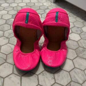 Tieks by Gavrieli in Pop Pink in size 9 - Excellent condition